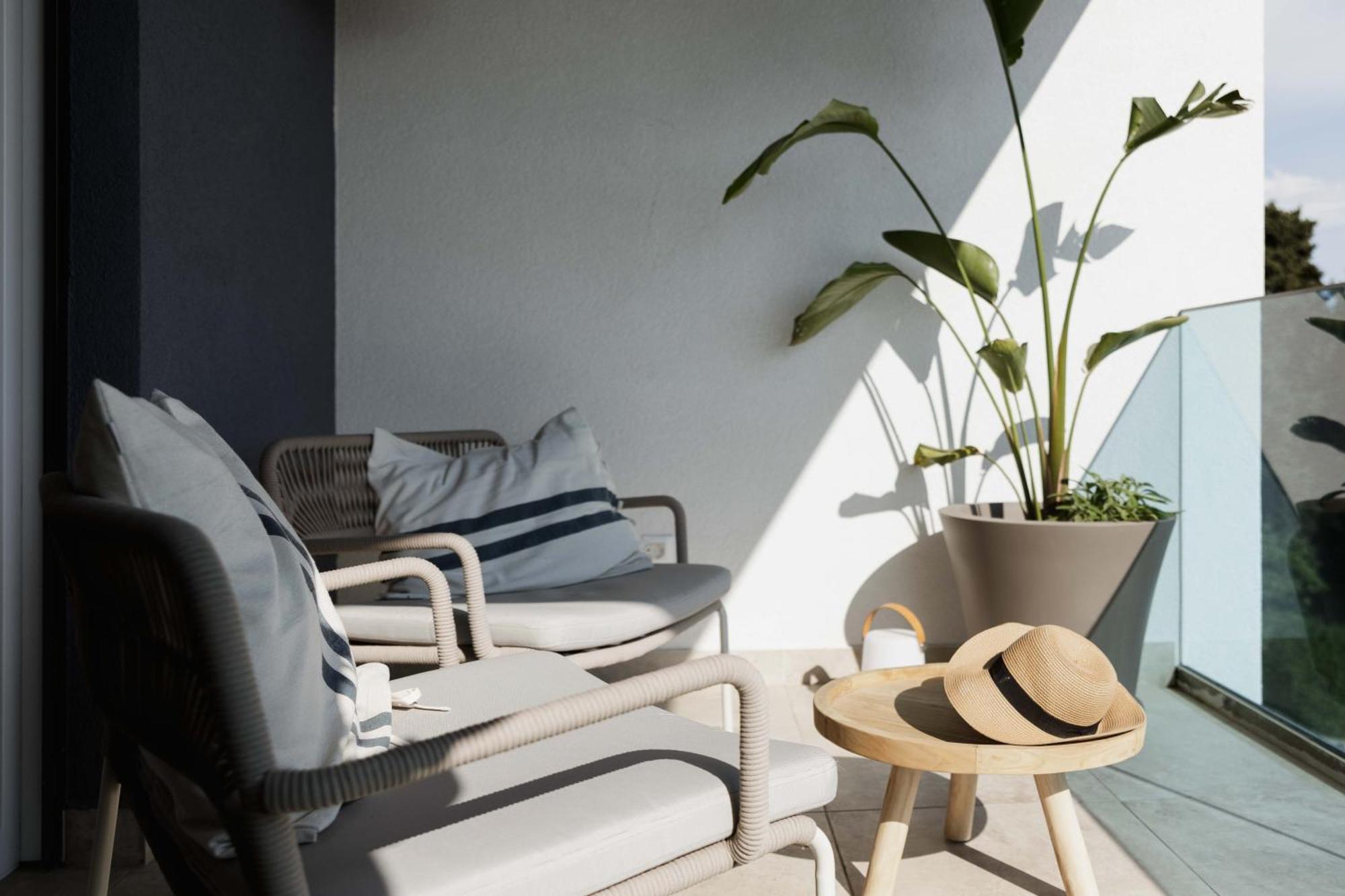 Appartamento Minimalist Haven With Balcony And Garage Parking Place