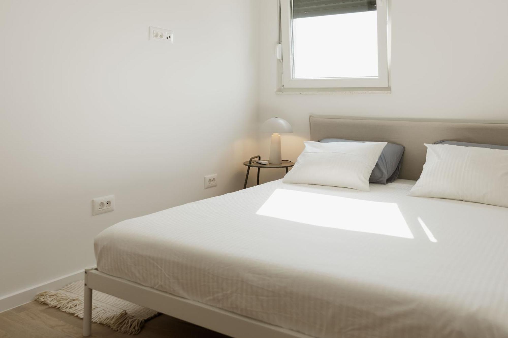 Appartamento Minimalist Haven With Balcony And Garage Parking Place *
