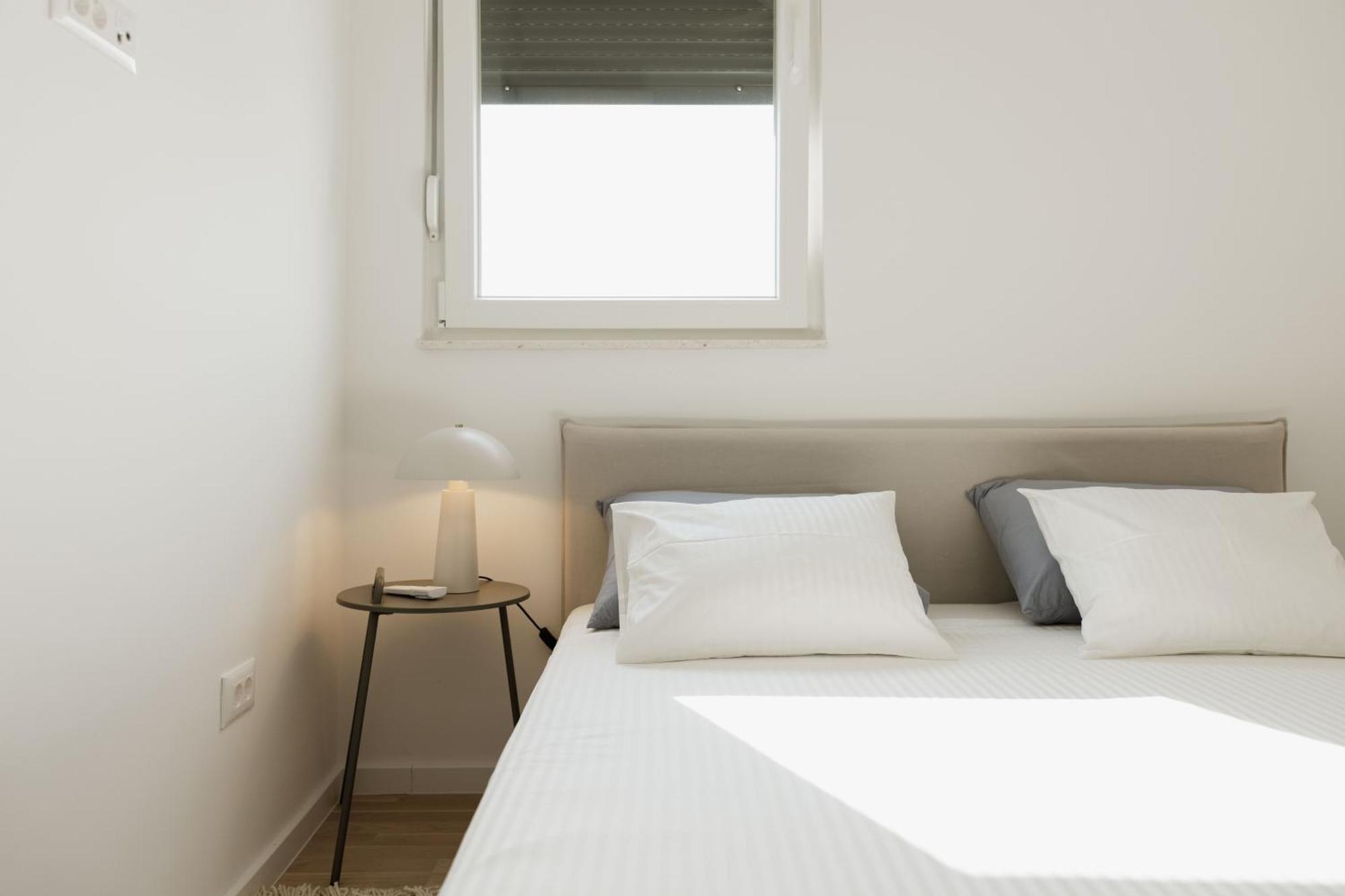 Minimalist Haven With Balcony And Garage Parking Place * Spalato