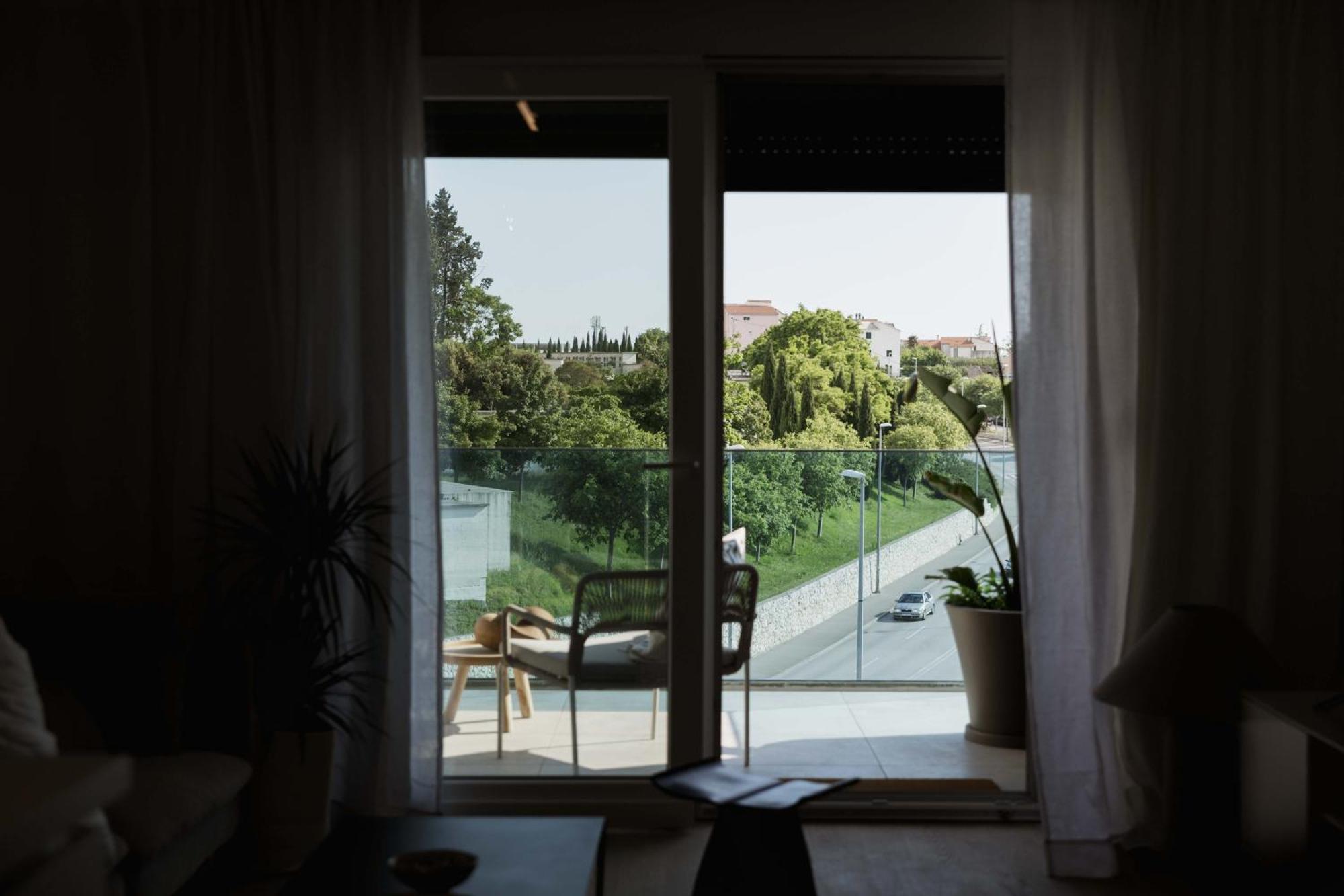 Minimalist Haven With Balcony And Garage Parking Place Appartamento *